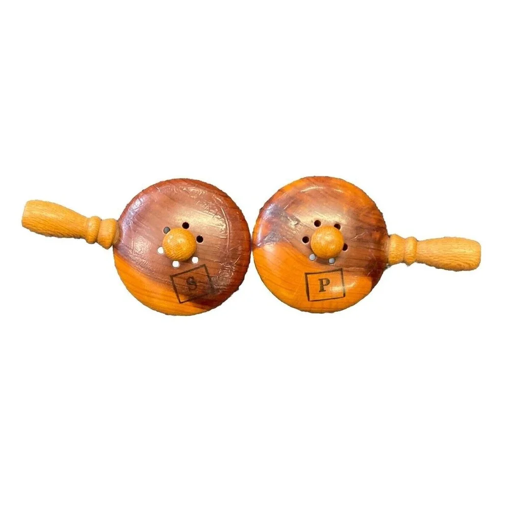 Woodward Cave‎ PA Cooking Pot Shaped Salt And Pepper Shakers